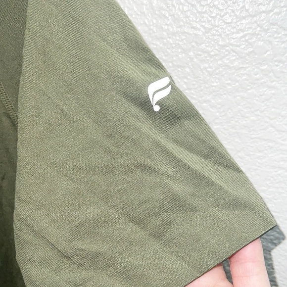 Fabletics Men’s Olive Green The Training Tee Short Sleeve - Picture 3 of 6